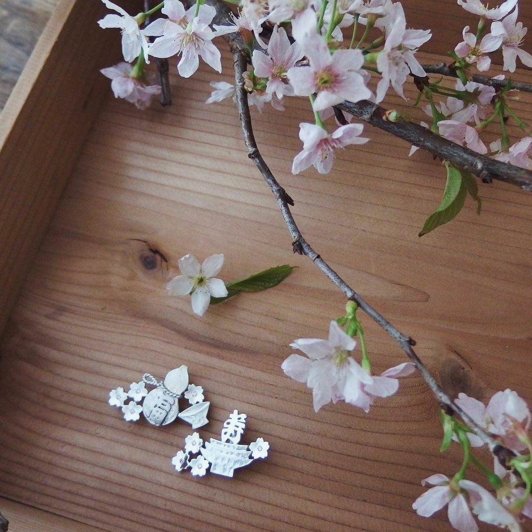 T.O.D】KI.RI.E＋ 帯留 花見酒福｜着物屋くるり 公式通販サイト