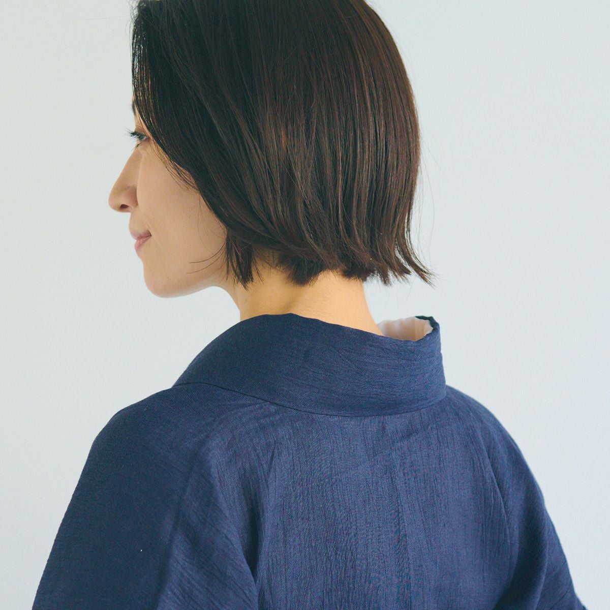 新品 本麻 近江ちぢみ 夏 盛夏 麻 着尺 しぼ 蒟蒻糊加工 暗め紺紫 ☆10％OFF☆【CHIKUMO-千雲-】洗える夏きもの 麻楊柳/濃紺 近江ちぢみ