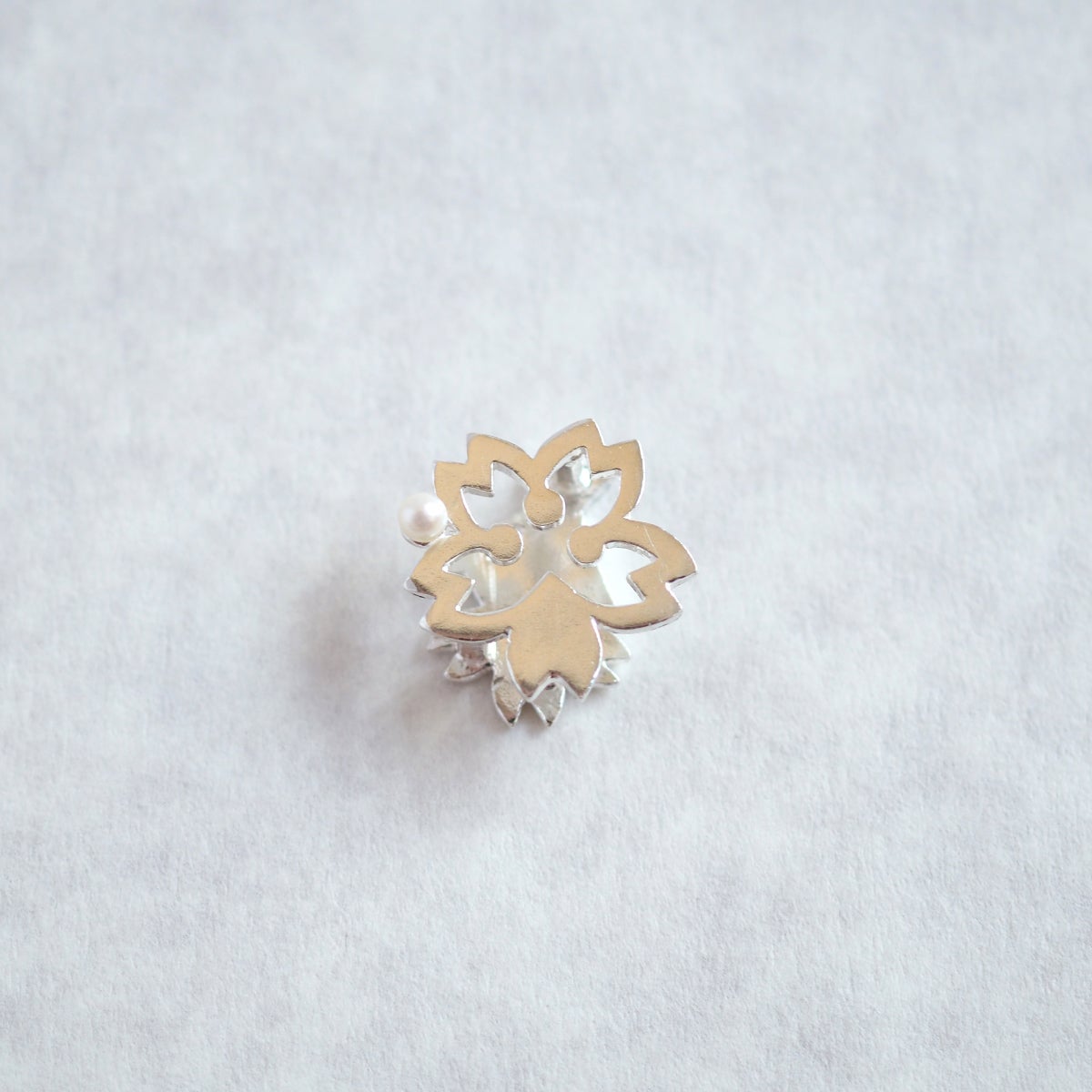 【豆留 by nagai yoko】２度楽しめるリバーシブルデザイン 桜 ／ 杯　メッキ無　淡水パール