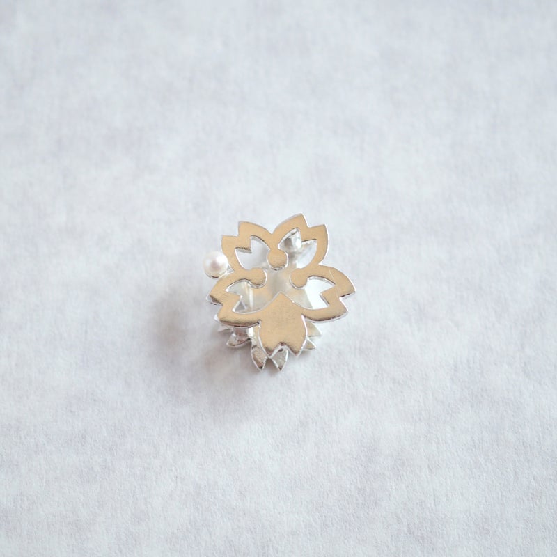 【豆留 by nagai yoko】２度楽しめるリバーシブルデザイン 桜 ／ 杯　メッキ無　淡水パール