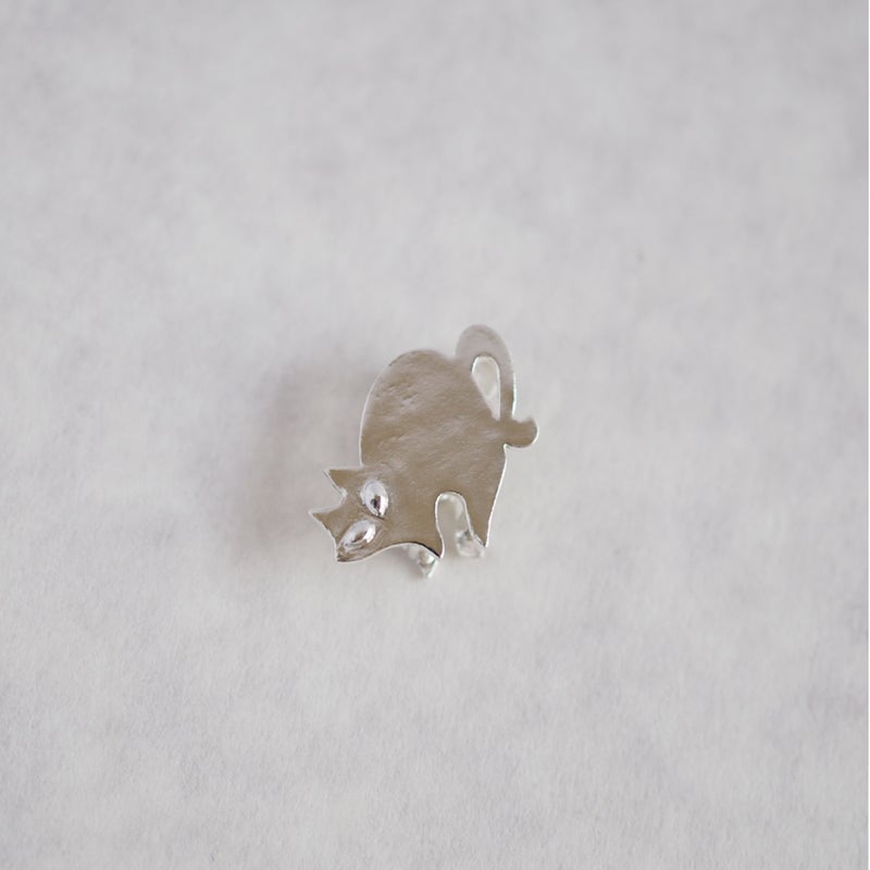 【豆留 by nagai yoko】２度楽しめるリバーシブルデザイン 猫 ／ 鈴　メッキ無