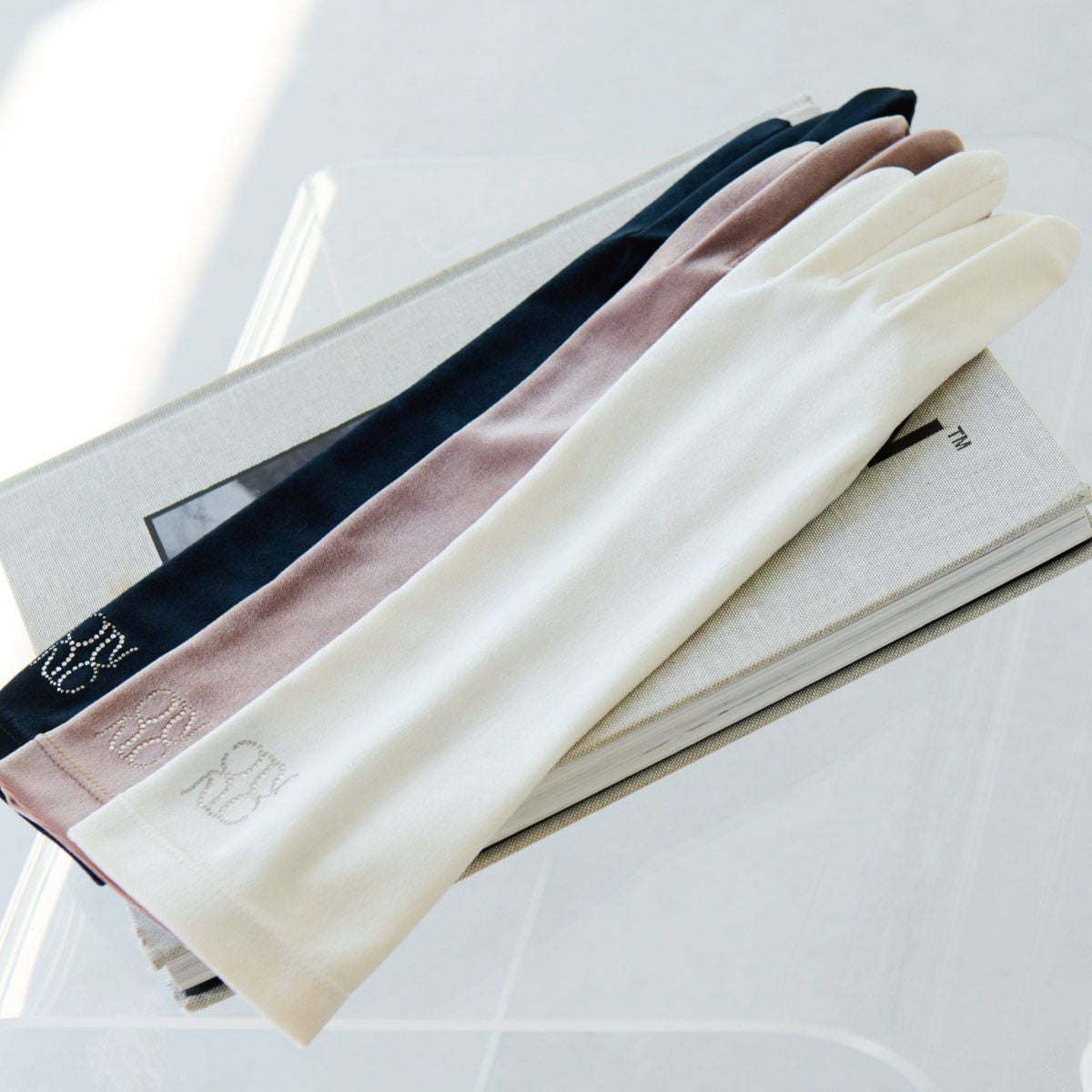 AltaClasseCAPRIGUANTI】洗えるロンググローブ ベロア ストレッチ