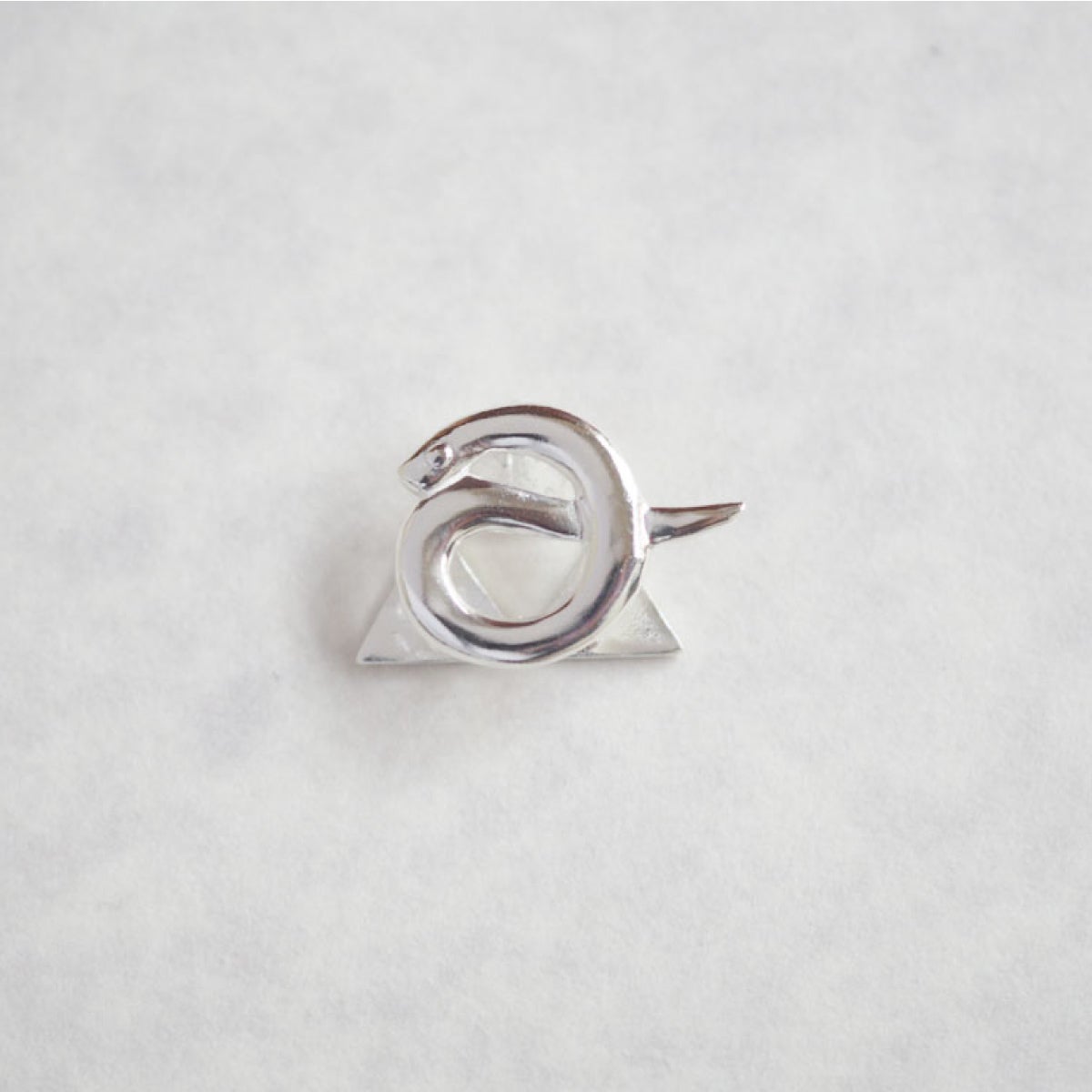 【豆留 by nagai yoko】２度楽しめるリバーシブルデザイン 蛇／三ツ鱗 　メッキ無