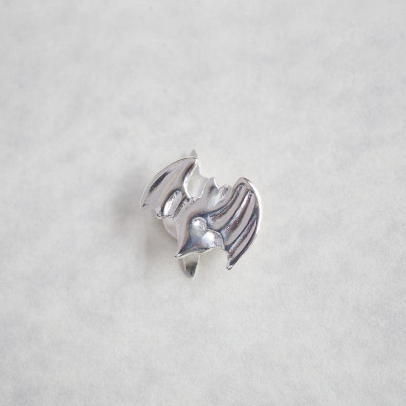 【豆留 by nagai yoko】２度楽しめるリバーシブルデザイン 蝙蝠 ／桃 　メッキ無