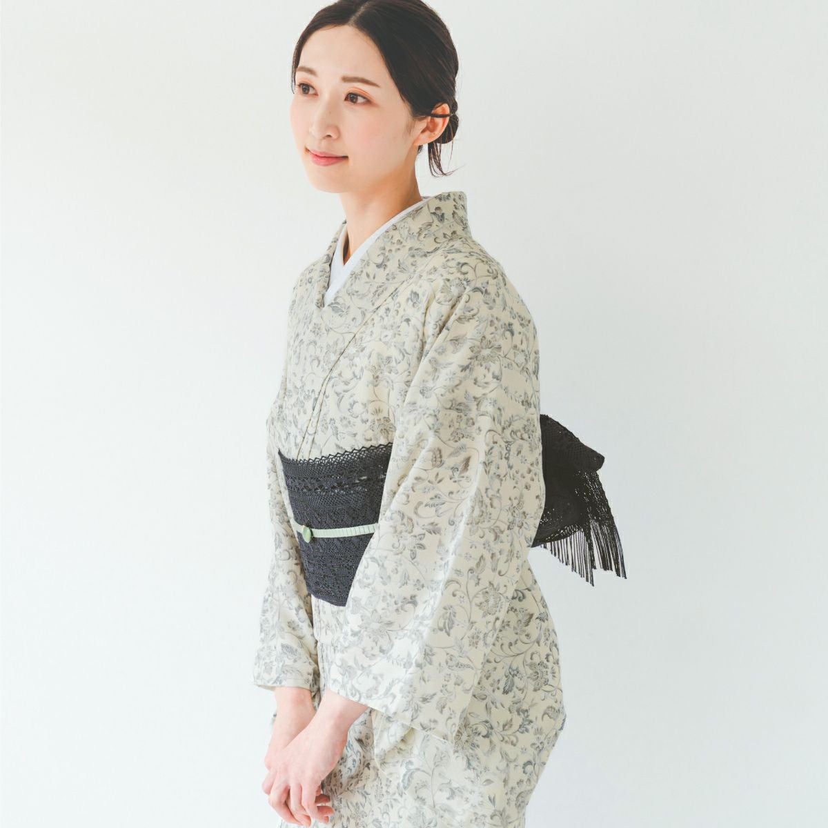 t*︎様 美品★変わり織り着物　夏着物や浴衣としても　刺繍　単　生成　ベージュ 浴衣 サーシャのお散歩 猫 グレー ベージュ セオアルファ メルヘン 単