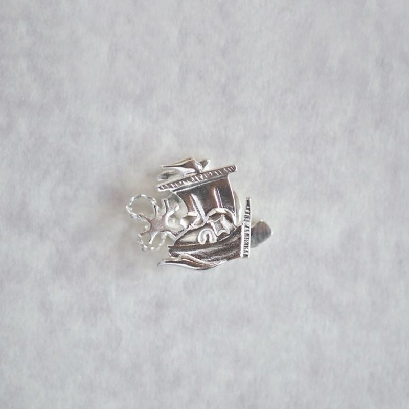 【豆留 by nagai yoko】２度楽しめるリバーシブルデザイン 宝船／打ち出の小槌 　メッキ無