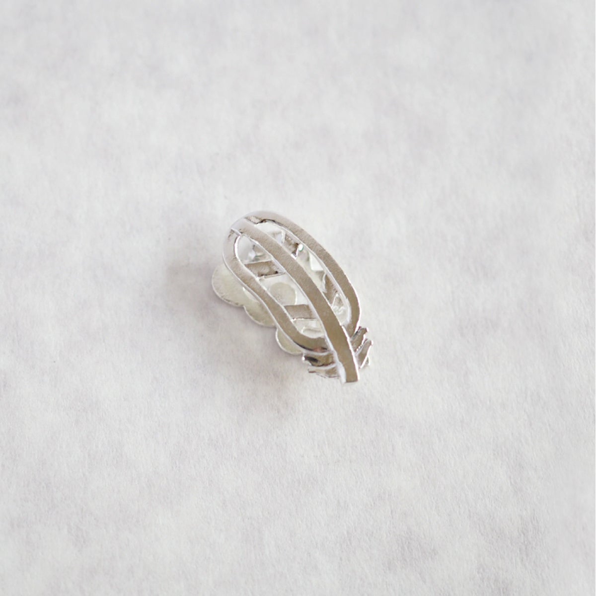 【豆留 by nagai yoko】２度楽しめるリバーシブルデザイン 鷹の羽根/雲 メッキ無し