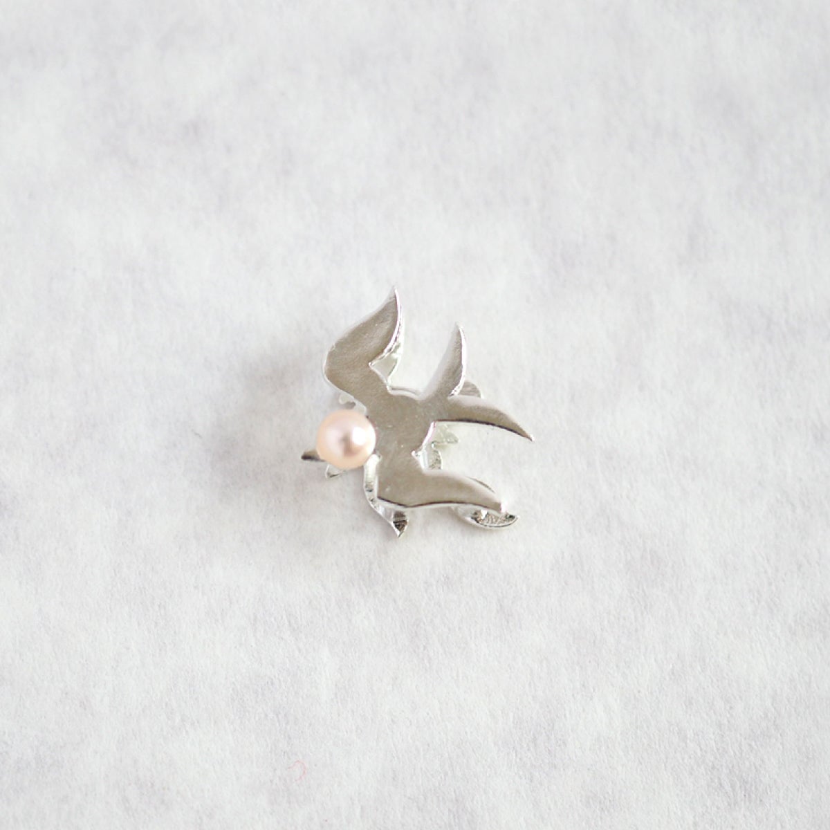 【豆留 by nagai yoko】２度楽しめるリバーシブルデザイン つばめ/柳 メッキ無し淡水パール