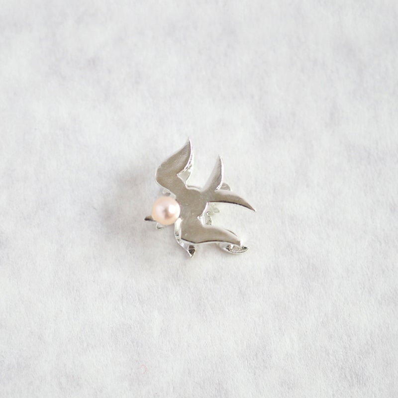 【豆留 by nagai yoko】２度楽しめるリバーシブルデザイン つばめ/柳 メッキ無し淡水パール