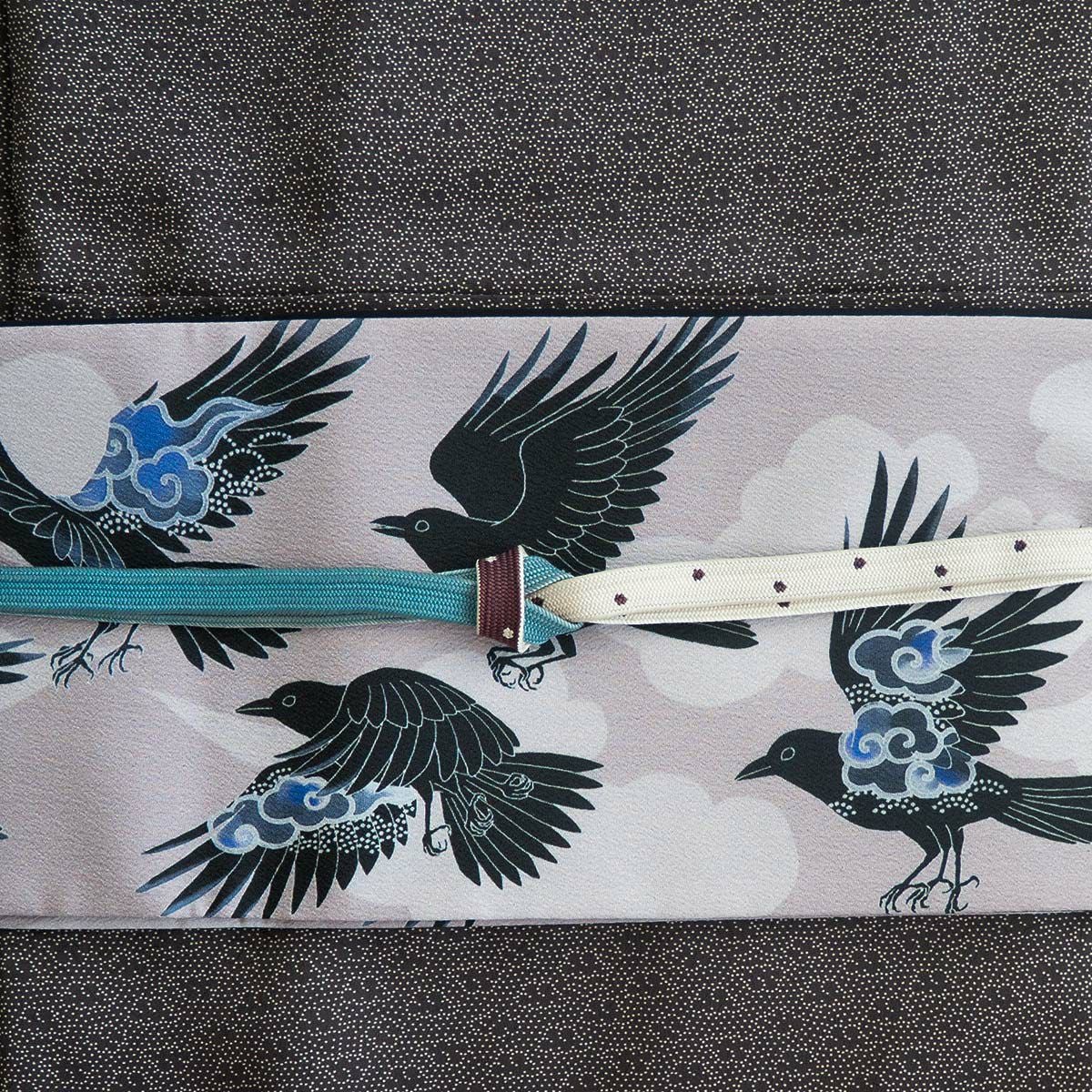 そめもよう】some-pri 半幅帯 「雲八咫烏 桜鼠」 くるり｜着物屋くるり